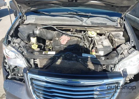 2016 Chrysler Town & Country Touring from USA, damaged, VIN 2C4RC1BG0GR302595